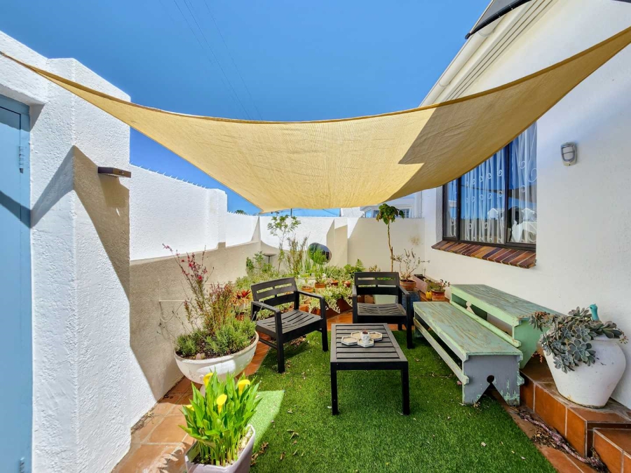 3 Bedroom Property for Sale in Sea Point Western Cape